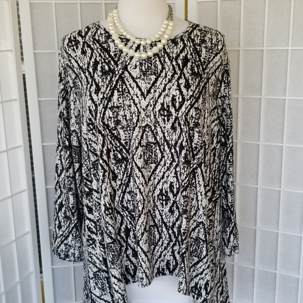 Plus size white and black blouse